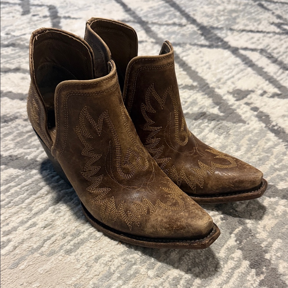 Ariat Dixon Booties